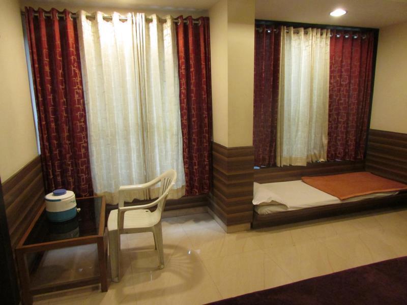 שירדי Hotel Laxmi Palace מראה חיצוני תמונה